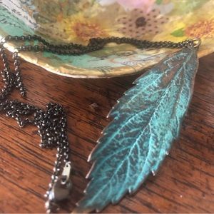 Stunning leaf necklace